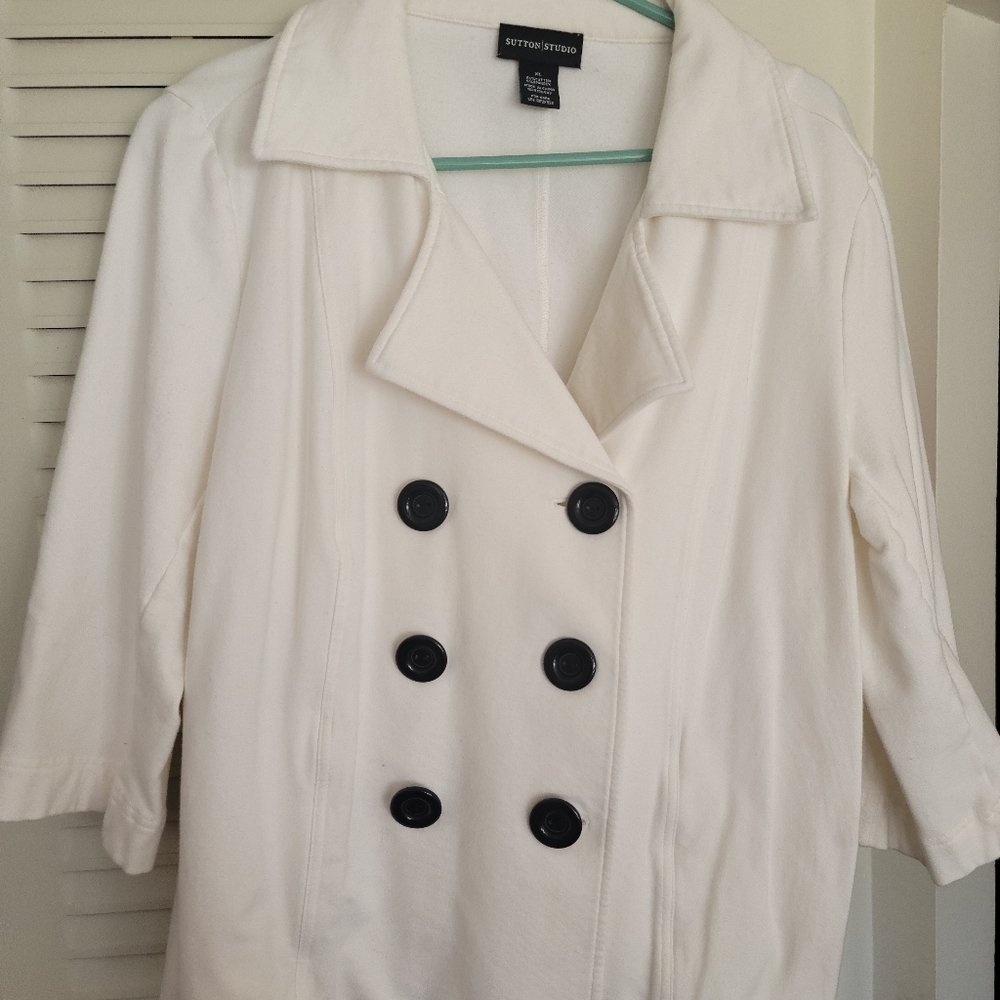 Double breasted style coat/jacket